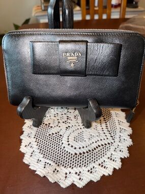 Prada Black Saffiano Leather Bow Zip Wallet with Gold Logo